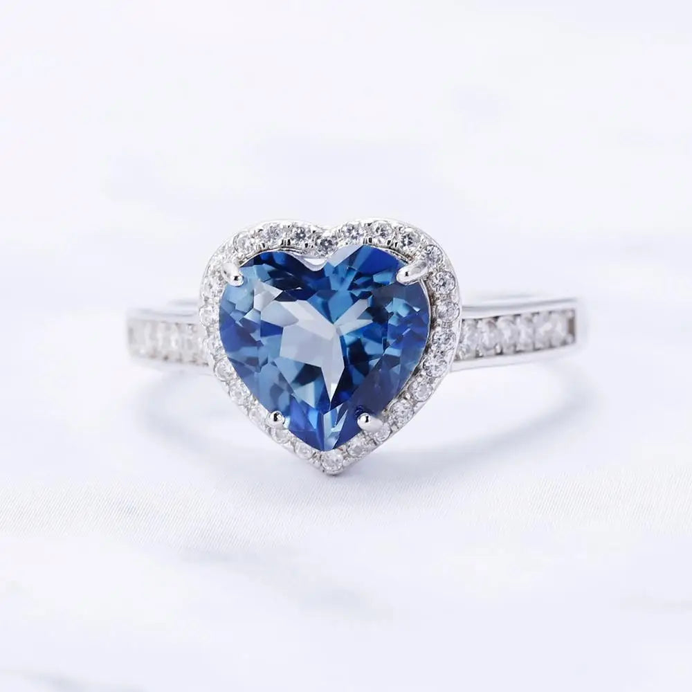 Bague en iolite en forme de cœur