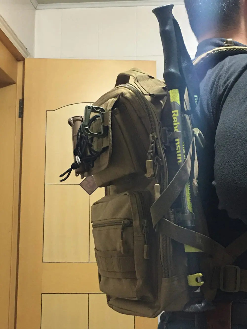 Linterna de trabajo con anillo en U giratorio y lámpara para mochila