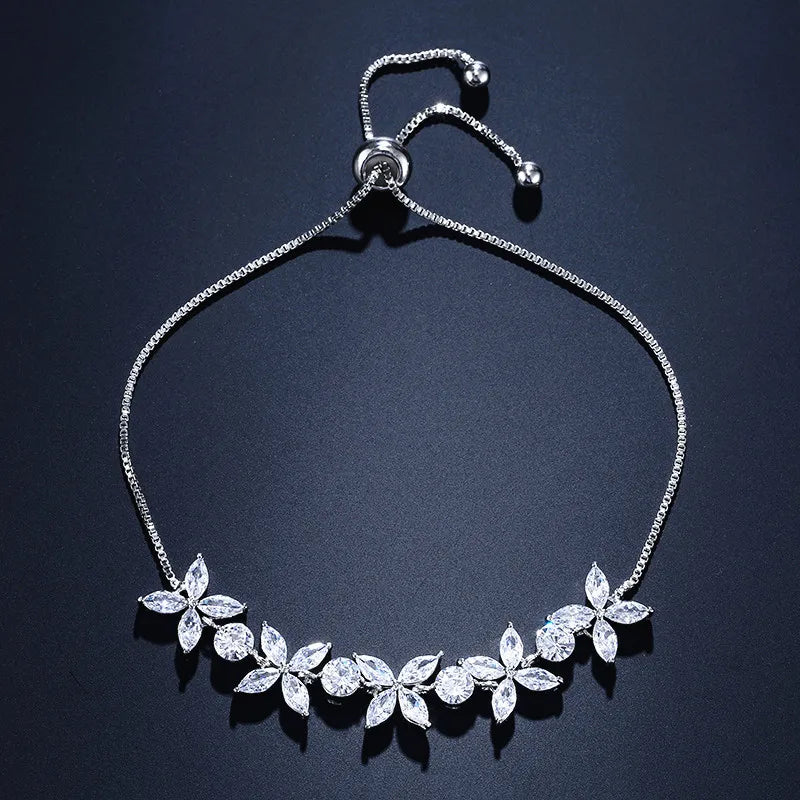 Pulseras ajustables clásicas con flores de circonita transparente brillante