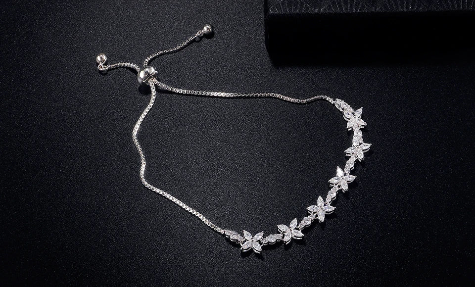 Pulseras ajustables clásicas con flores de circonita transparente brillante