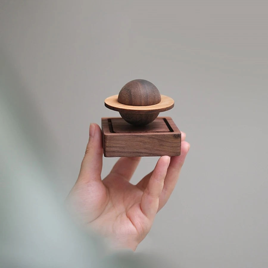 Jupiter-Shaped Wood Scent Diffuser