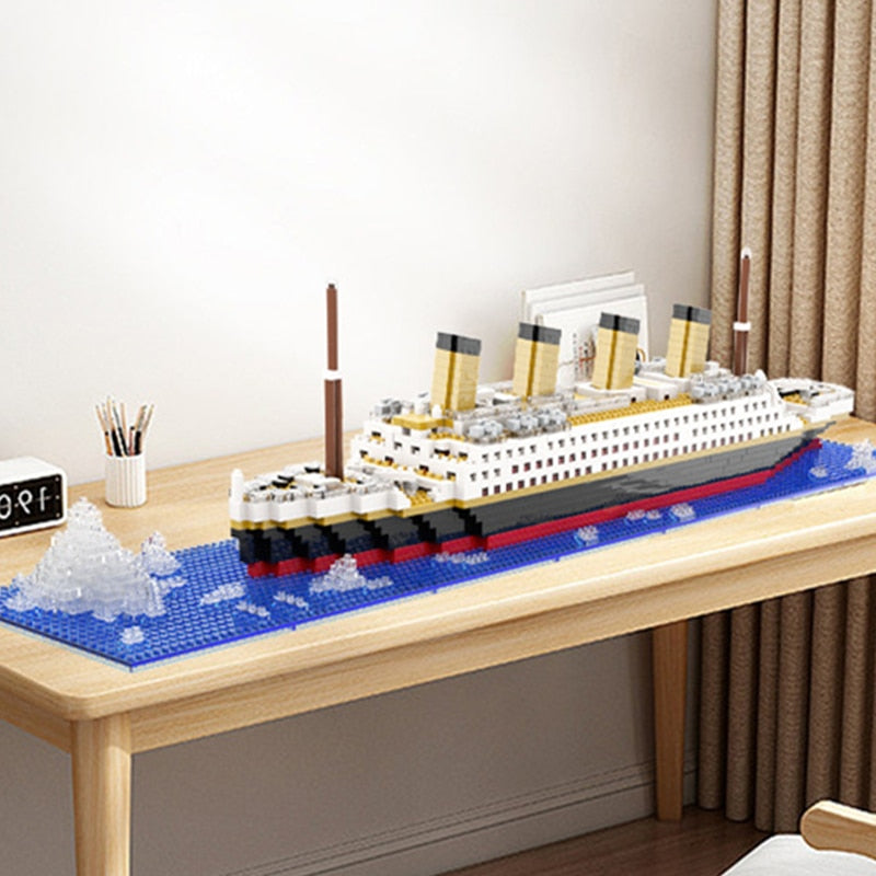 Titanic Creative Luxury Iceberg Cruise Ship Boat Wreck Set - BestShop