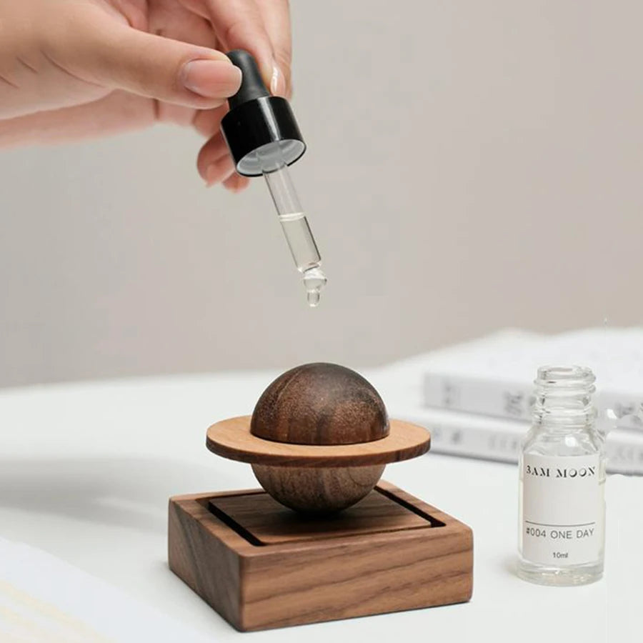 Jupiter-Shaped Wood Scent Diffuser