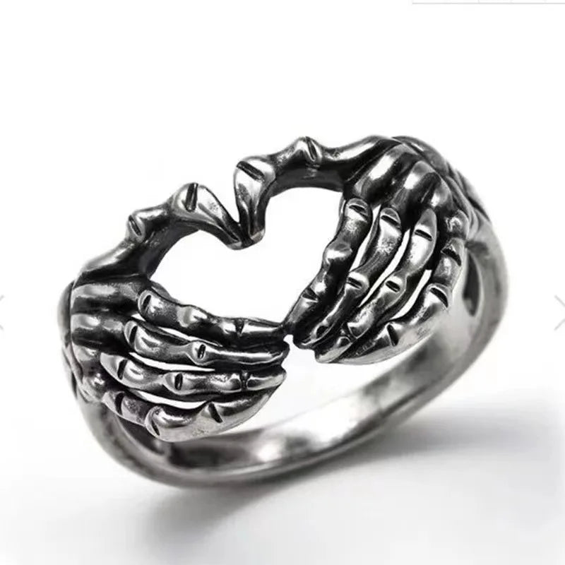 New Retro Skull Heart-Shaped Ring
