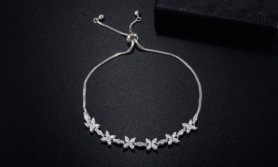 Pulseras ajustables clásicas con flores de circonita transparente brillante