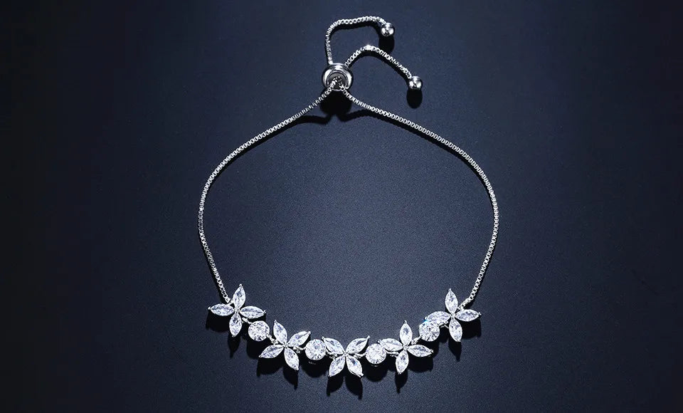 Pulseras ajustables clásicas con flores de circonita transparente brillante