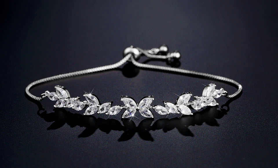 Pulseras ajustables clásicas con flores de circonita transparente brillante