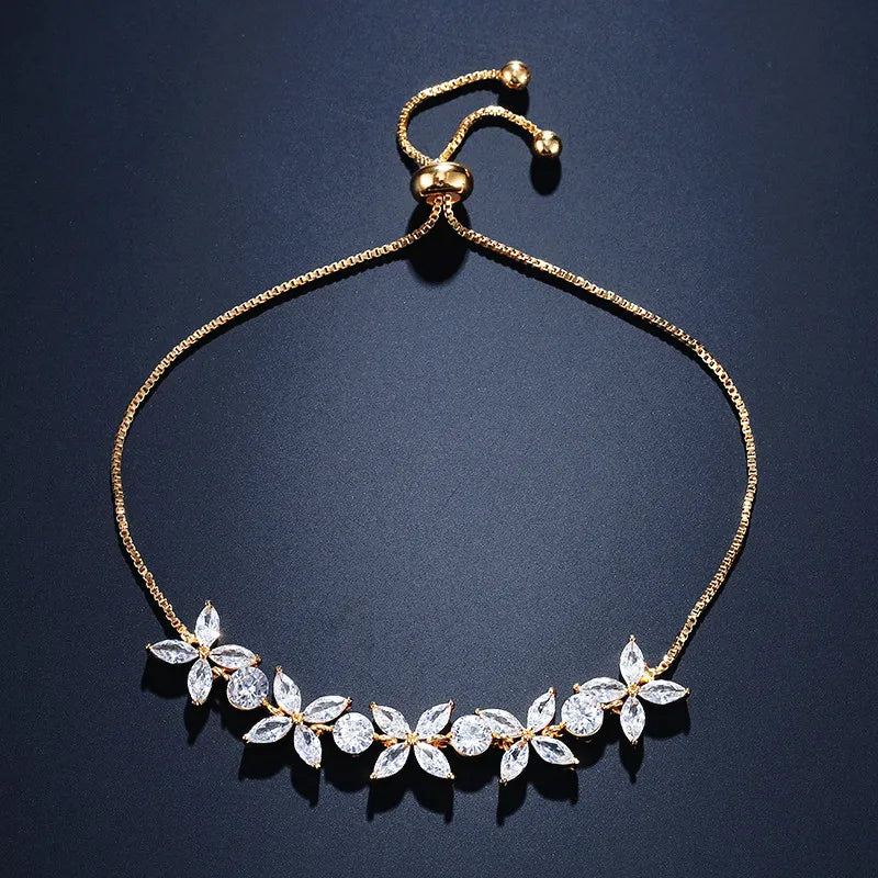 Pulseras ajustables clásicas con flores de circonita transparente brillante