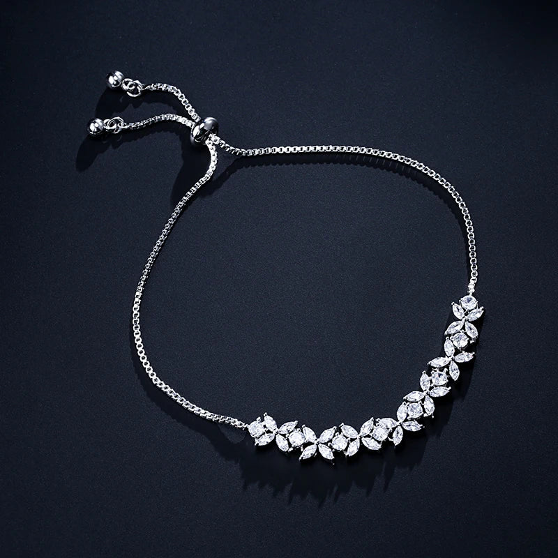 Pulseras ajustables clásicas con flores de circonita transparente brillante