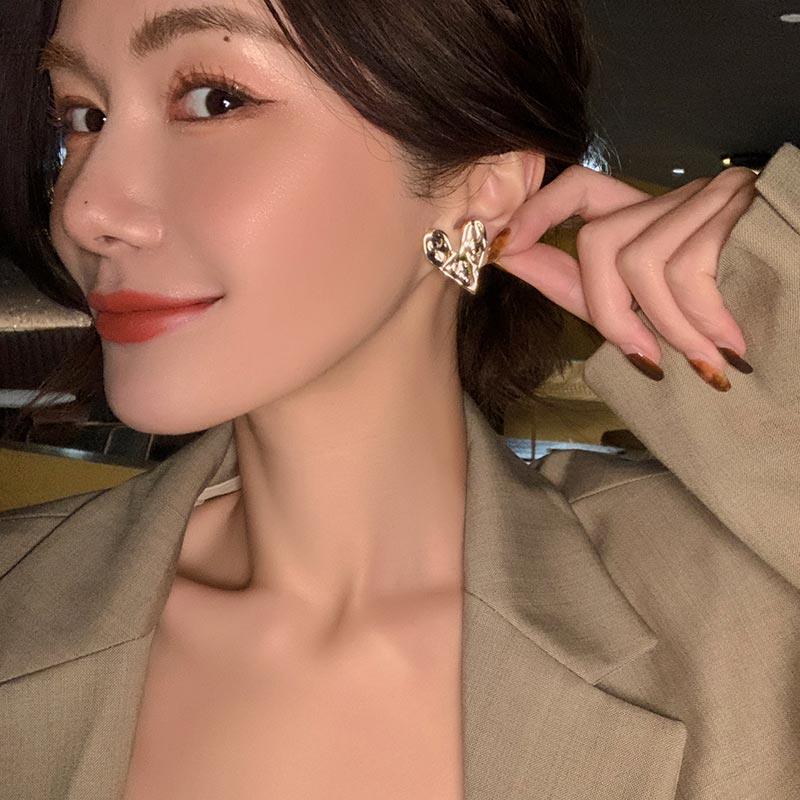 Uneven Heart Earring - BestShop