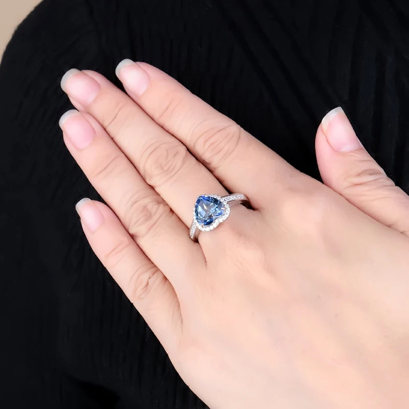Bague en iolite en forme de cœur