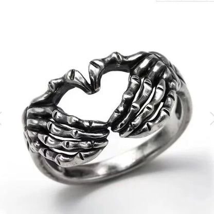 New Retro Skull Heart-Shaped Ring