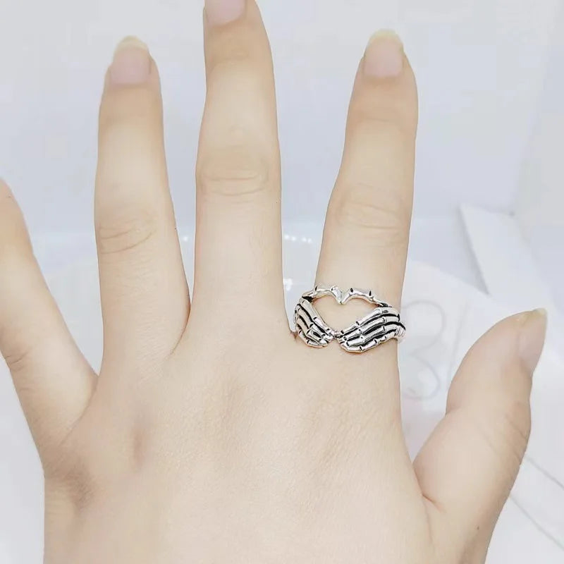 New Retro Skull Heart-Shaped Ring